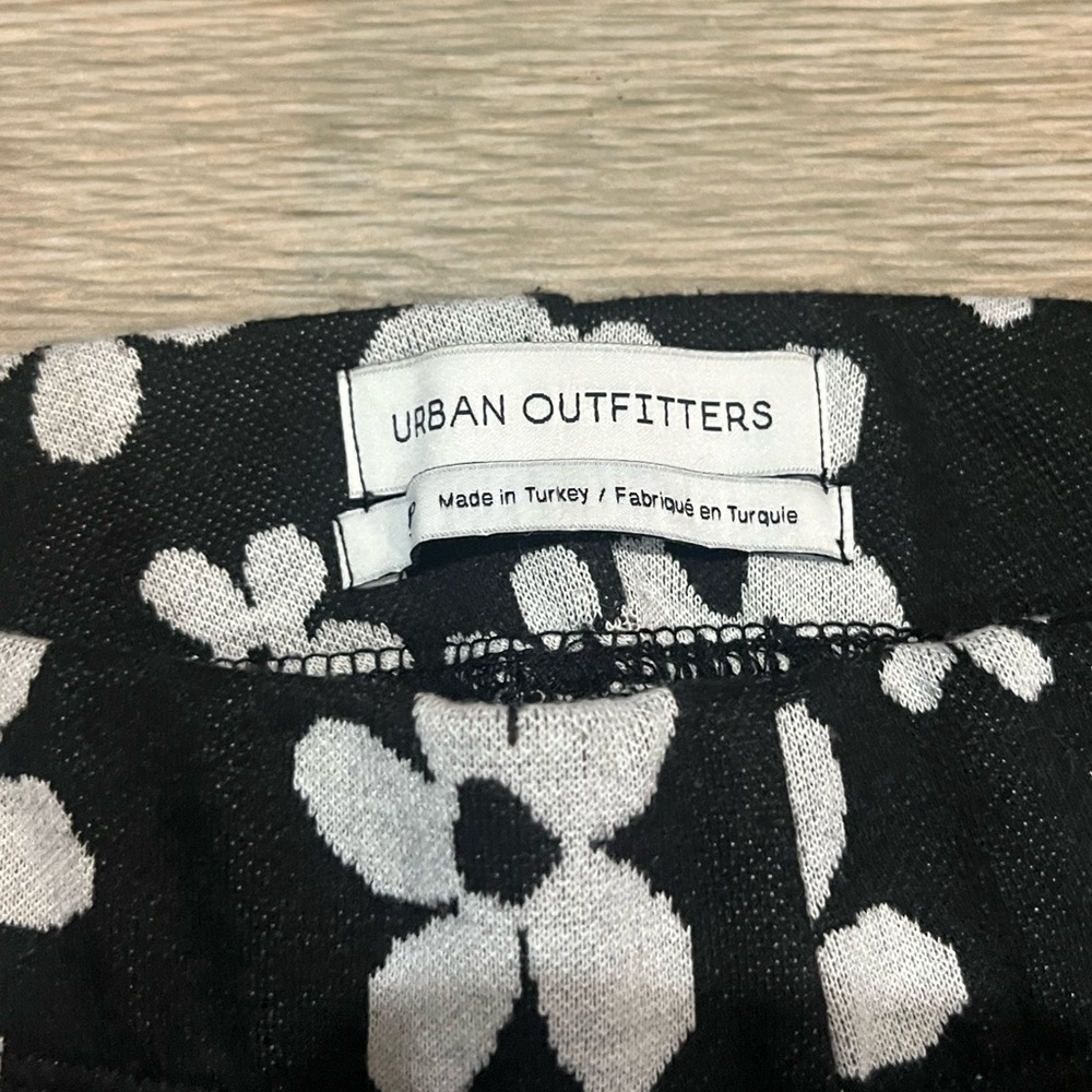 Flower Flare Leggings from Urban Outfitters - Picture 2 of 2